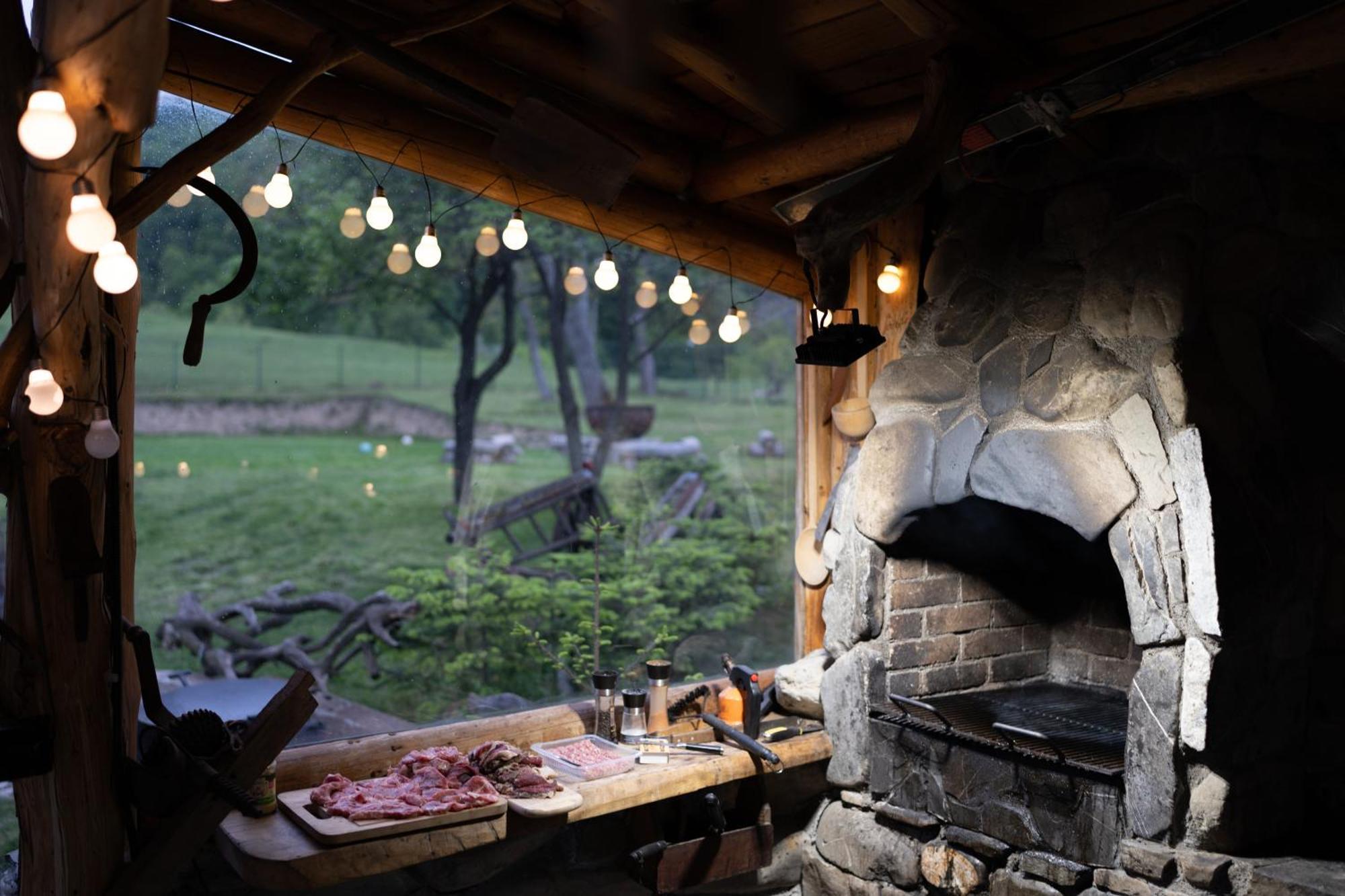 Barlogul Vikingilor Hotel Sotrile Bagian luar foto