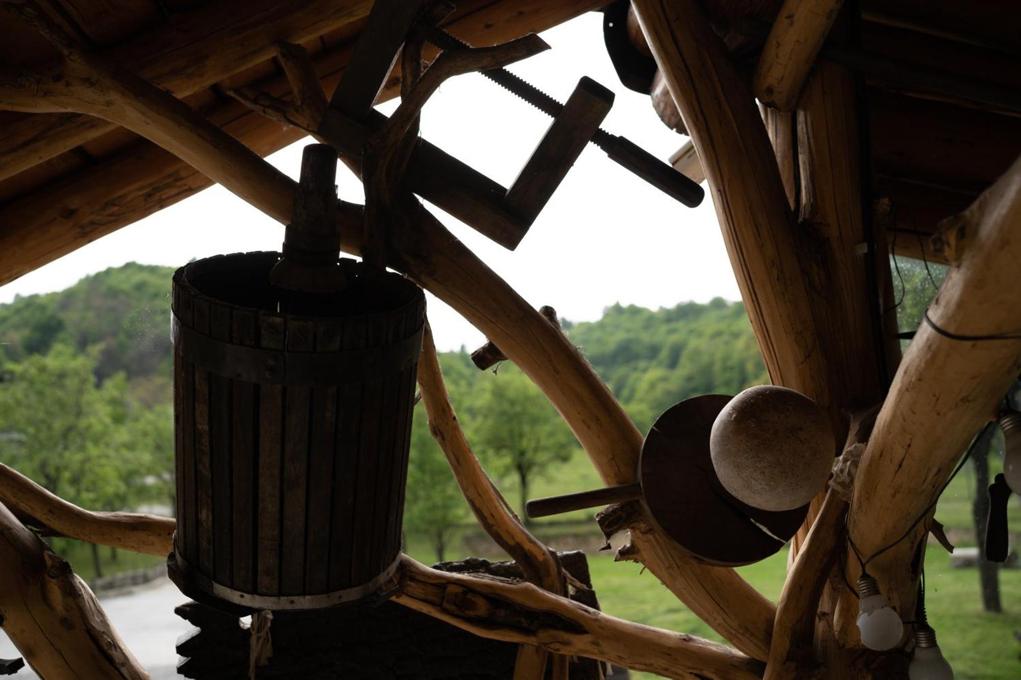 Barlogul Vikingilor Hotel Sotrile Bagian luar foto